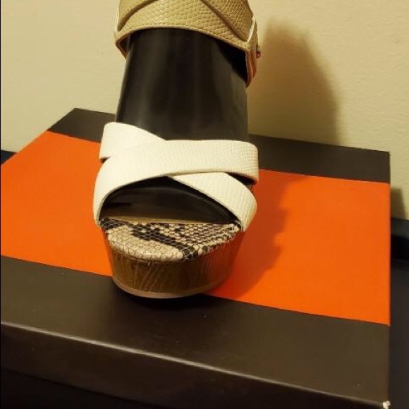 Multi tan heel sandal. - Picture 2 of 3